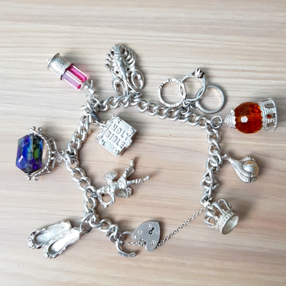 NUVO vintage SS charm bracelet in EUC